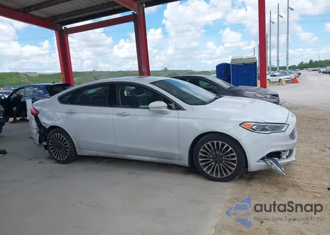 2018 Ford Fusion Titanium z USA, uszkodzony, nr VIN 3FA6P0D93JR132255